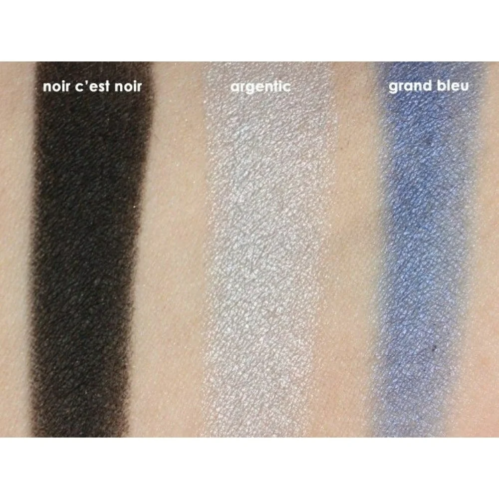 L'Oreal Paris Single Eyeshadow in Charcoal Black